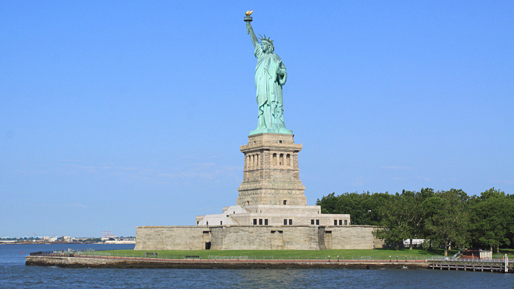 Joyeux Anniversaire A La Statue De La Liberte C New York