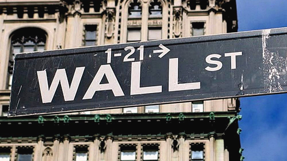 When is the best time to visit Wall Street?