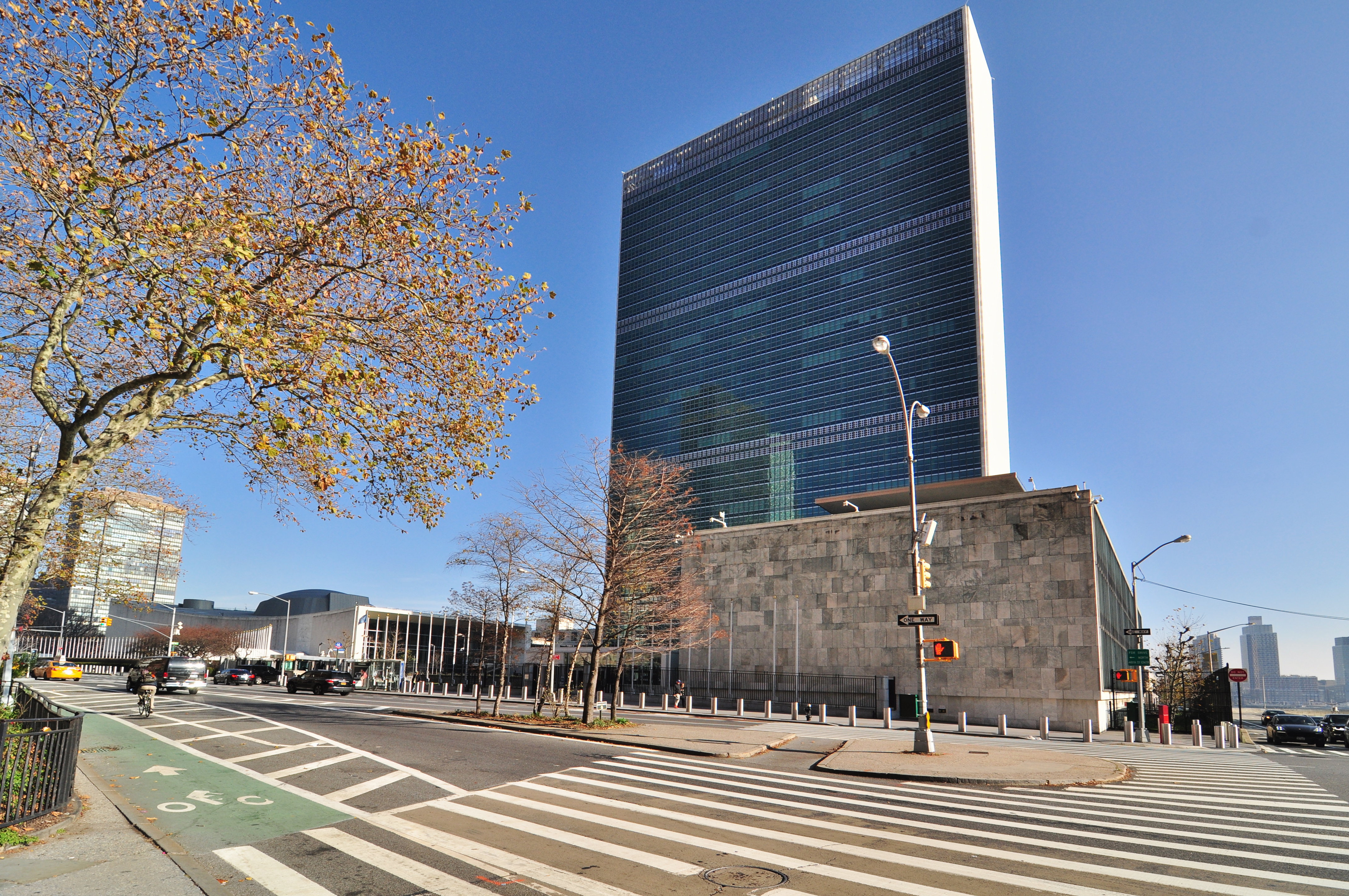 Город штаб квартиры оон. ООН В Нью Йорке. Штаб-квартира ООН В Нью-Йорке. Организация Объединённых наций штаб квартира. Здание ООН.